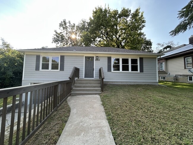 Primary Photo - 2220 N 34th St