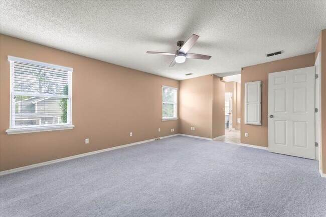 Building Photo - Beautiful 4BR Home with Fireplace, Screene...
