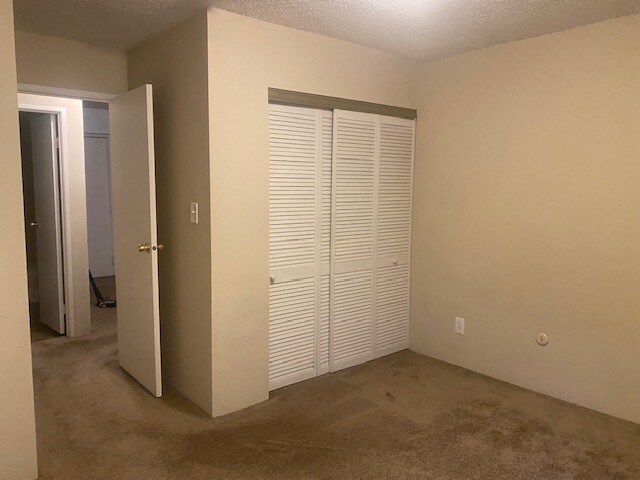 Building Photo - 1250 Golden Cir