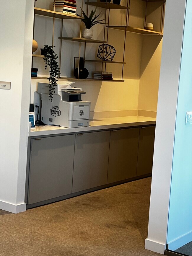 Building Photo - 670 W 74th Pl