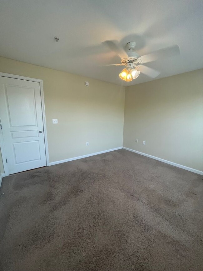 Building Photo - 18-1825 Whittaker