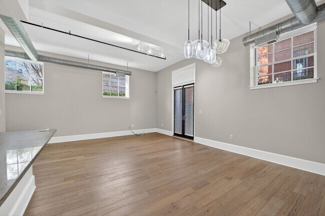 Building Photo - Available Now! 2 Bed // 2 Bath in Bloomingdale / Ledroit Park with Parking!