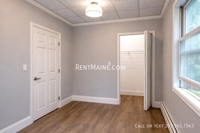 Building Photo - 15 Lloyd Ln