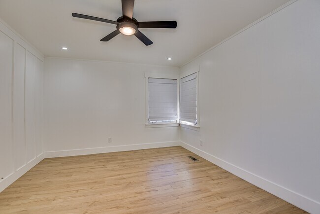 Building Photo - 3137 Edinburgh Dr