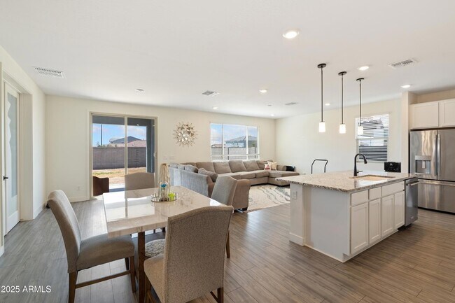 Building Photo - 7352 S Briarwood Ln