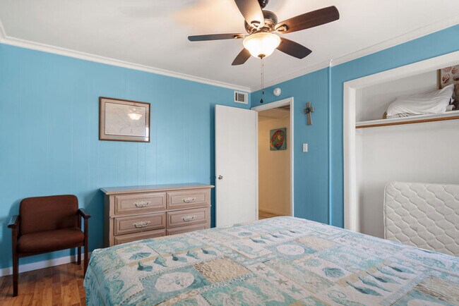 Building Photo - 2025 Eleventh Street-SI FL2-ID1023387P