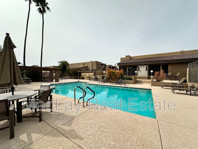 Building Photo - 3825 E Camelback Rd
