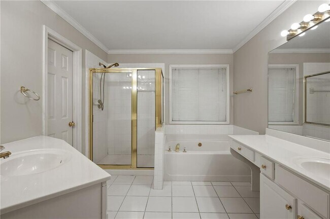 Building Photo - 10950 Kimball Crest Dr