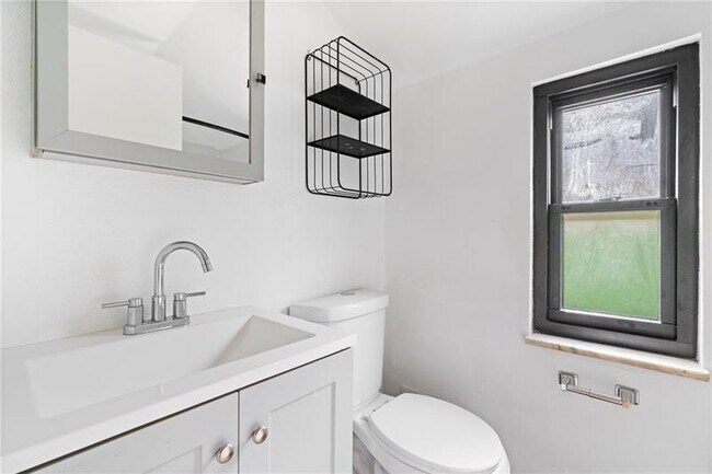 Building Photo - 5408 Verona Rd