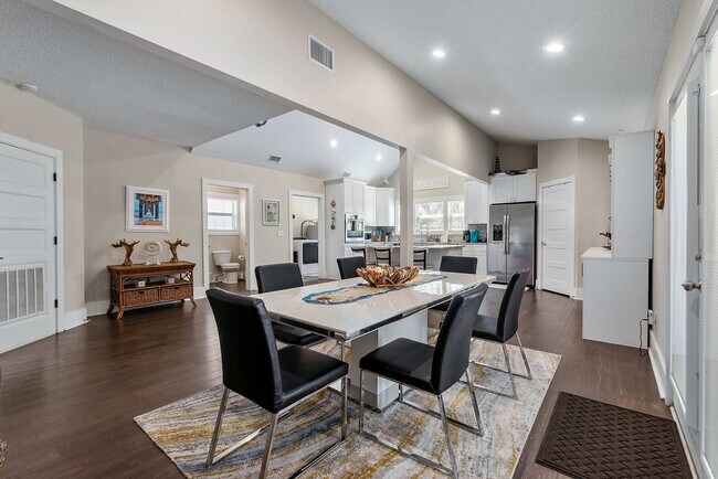 Building Photo - 76 Sanford St