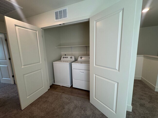 Building Photo - MOVE IN SPECIAL! Brand New 3 Bed / 2.5 Bat...