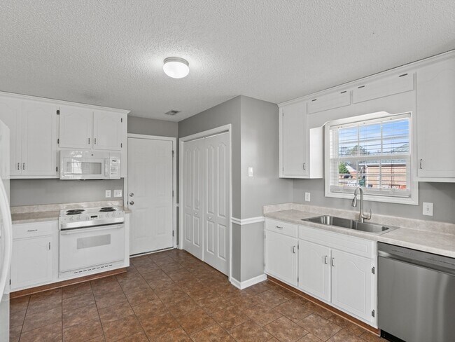 Building Photo - 213 Steppe Ct