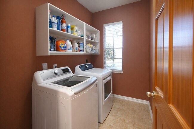 Building Photo - 3803 Shadow Royal Dr