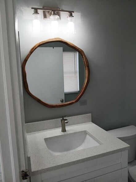 Building Photo - 441 Cypress Way W