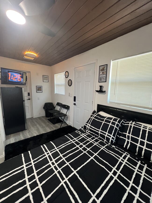 Building Photo - 590 Ave H SE