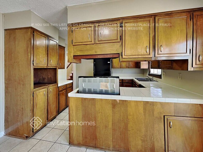 Building Photo - 6297 Queens Ct