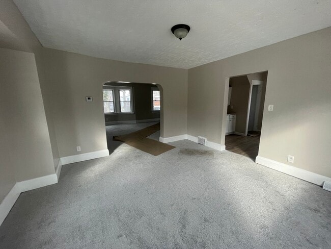 Building Photo - Section 8 & EDEN Accepted – Move-In Ready Comfort for Your Next Chapter in Cleveland!