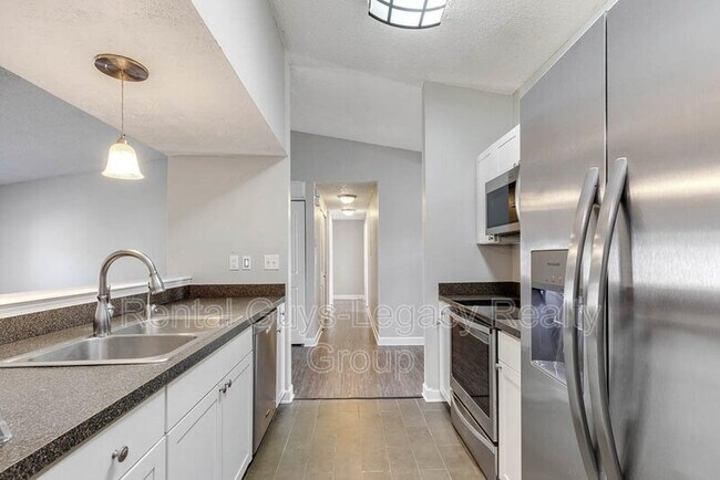 Building Photo - 10729 Squires Ct
