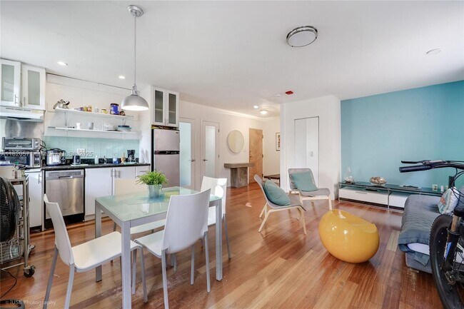Building Photo - 420 15th St