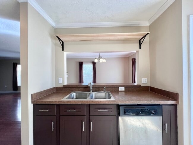 Building Photo - Gorgeous 3-bedroom, 2 1/2-bath End Unit To...