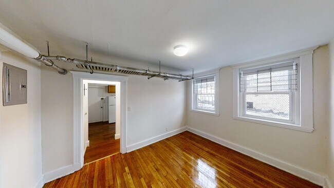 Building Photo - 4 Egremont Rd