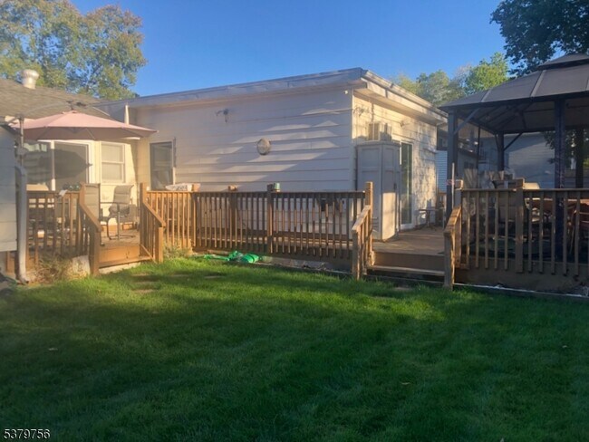 Building Photo - 29 Manito Ave