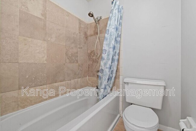 Building Photo - 408 N Cypress Dr