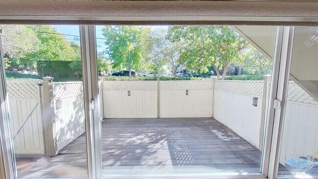 Building Photo - 3914 Via Lucero