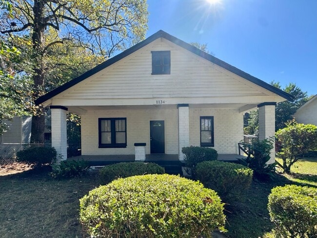Primary Photo - 1124 W Lincoln Ave