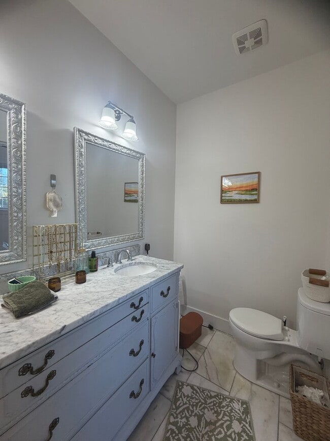 Building Photo - 40 Poinsett St