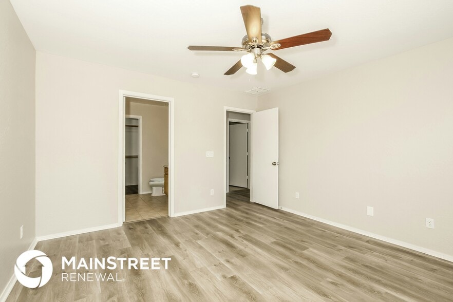 Building Photo - 2612 E Paradise Ln