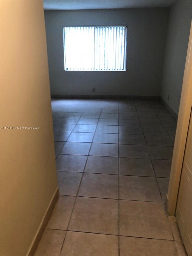 Building Photo - 16531 Blatt Blvd