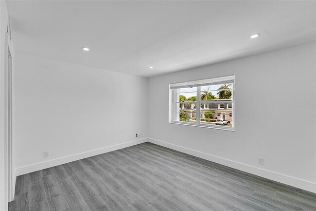 Building Photo - 2318 NE 7th St