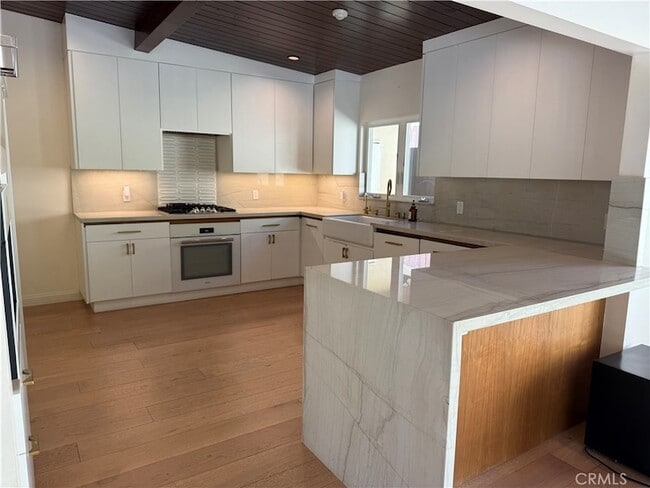 Building Photo - 940 Crestview Dr