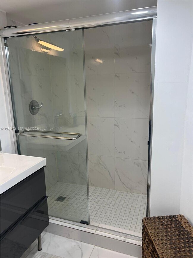 Building Photo - 1351 NE Miami Gardens Dr