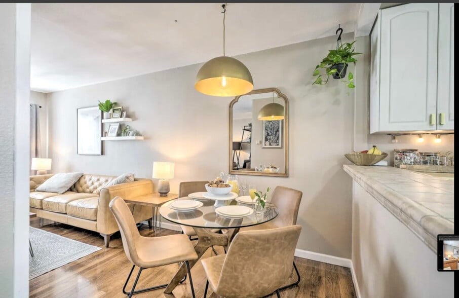 Building Photo - 502 N Rosemary Ln