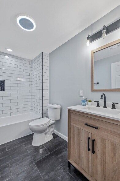 Bathroom - 3855 S Compton Ave