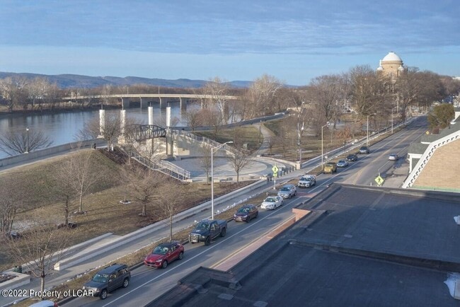 Building Photo - 19 N River St