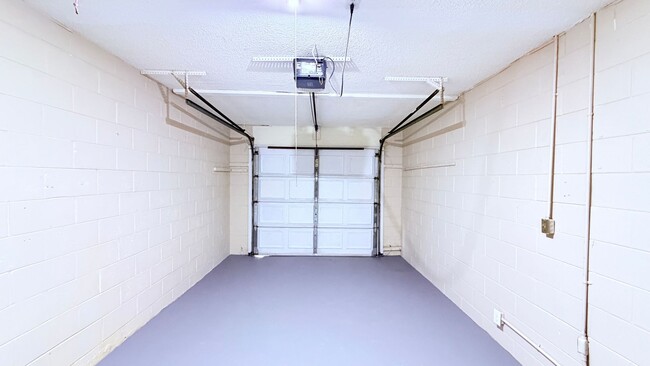 Building Photo - Beautifully Renovated 3-Bedroom Home with Upgrades in Deltona Lakes!!!