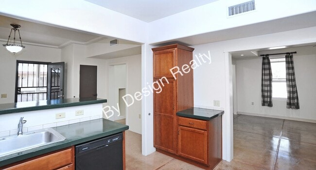 Building Photo - One-of-a-Kind Midtown 3 Bed 2.5 Bath Home | 2,040 SQ FT of Custom Craftsmanship