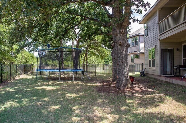 Building Photo - 9801 McKnight Lp