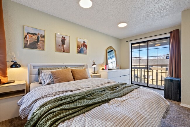 Building Photo - 2Bed/2Bth in Vancouver