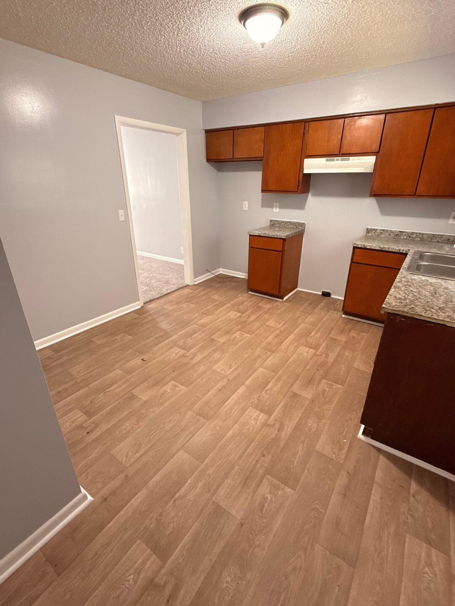 Building Photo - 305 Hawk View Ct