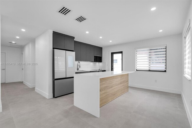 Building Photo - 1293 SW 22nd Ave