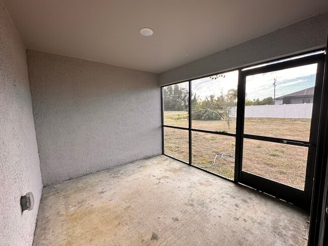 Building Photo - 318 NW 7th Pl