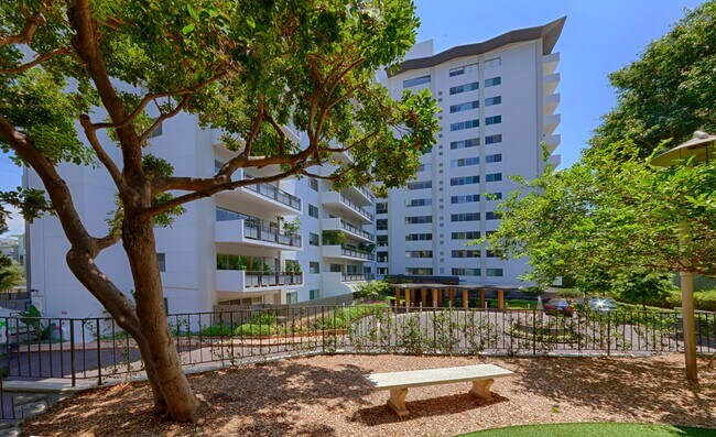 Private Dog Park - 1155 N La Cienega Blvd