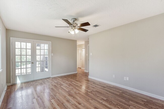 Building Photo - Great house in great neighborhood