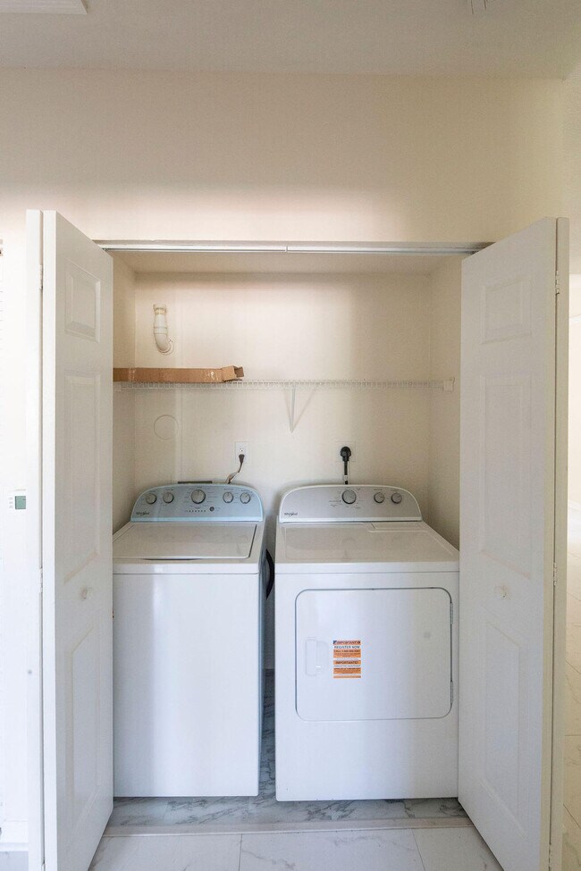 Building Photo - 2400 Centergate Dr