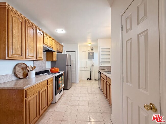 Building Photo - 173 Mariposa Ave