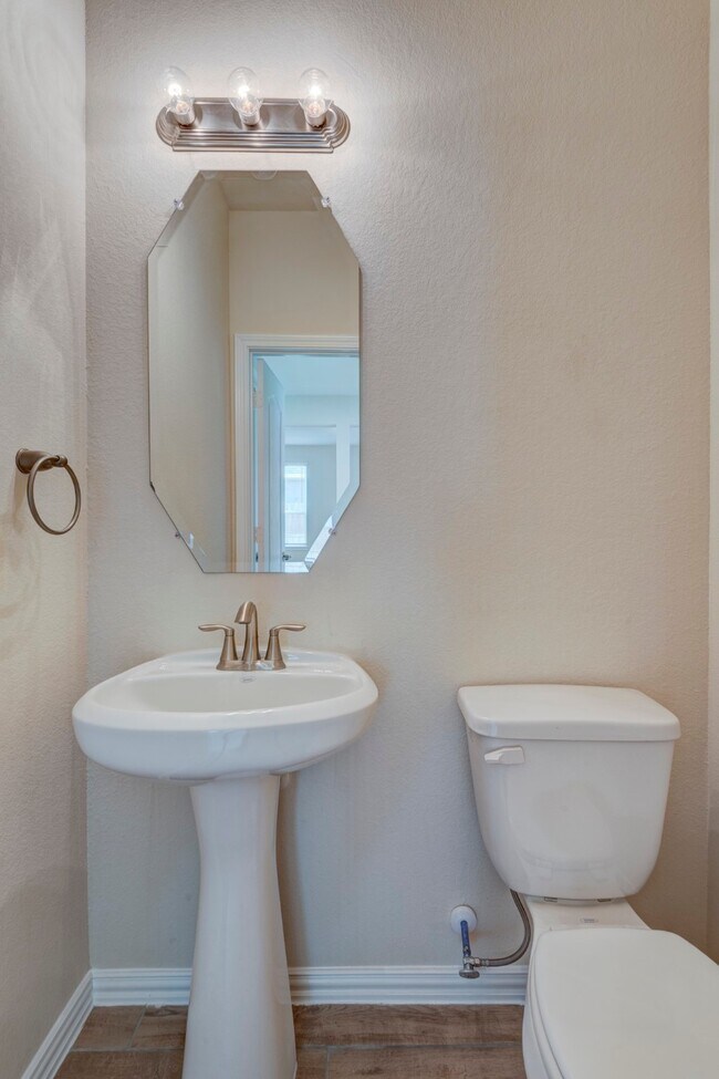 Building Photo - 173 Dina Ln